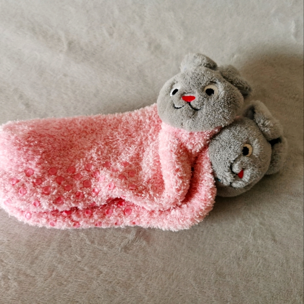 4/25baby girl reading Sock 3-5t